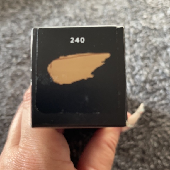 Pro Filt’r Soft Matte 240 Liquid Foundation - Picture 3 of 4